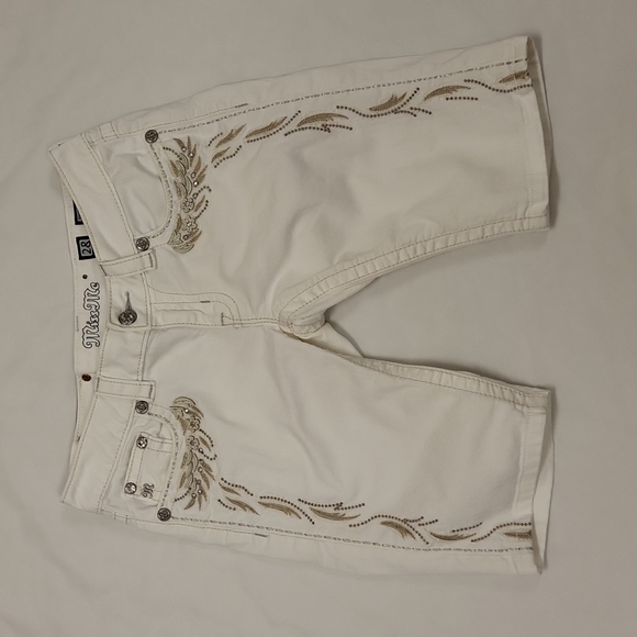 Miss Me Pants - Miss Me White Capri Shorts Pants Floral Leaf Design Bling Pocket White Womens 28
